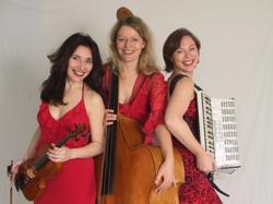 Die drei "Ladies in Red" (Foto: keine Ahnung, aber schön)